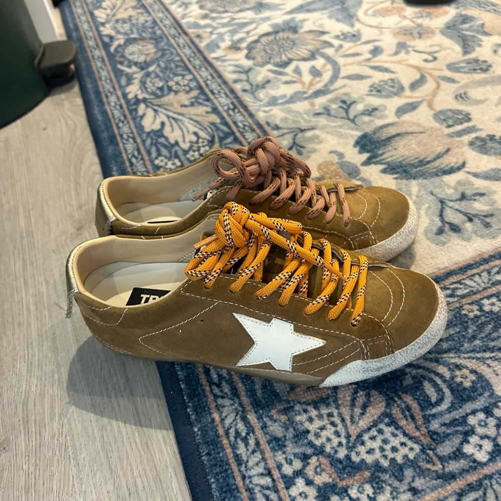 Golden Goose Tue Star Sneakers. Worn once extra laces and dust bag included